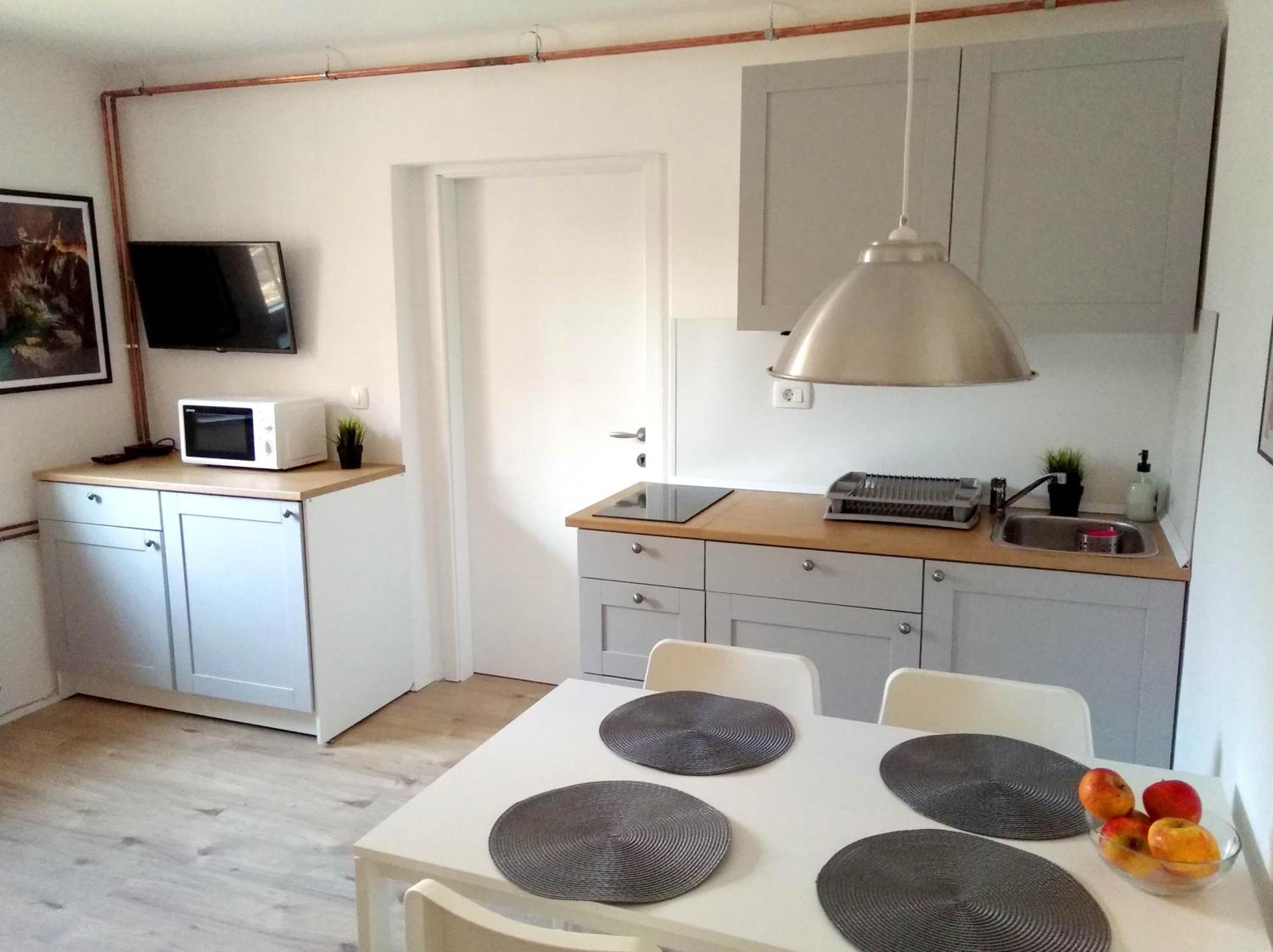 Apartment Tomc Любляна Екстериор снимка